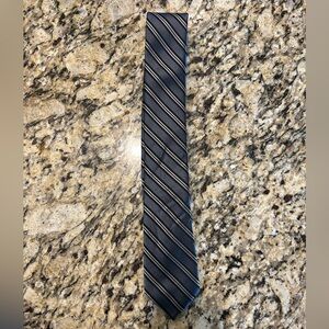 Apt 9 necktie